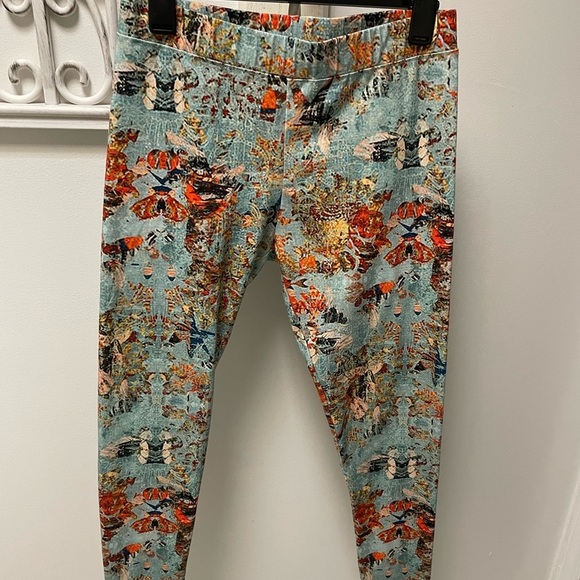 Soft surroundings have to have blue corduba printed ankle pants sz small - Picture 3 of 4